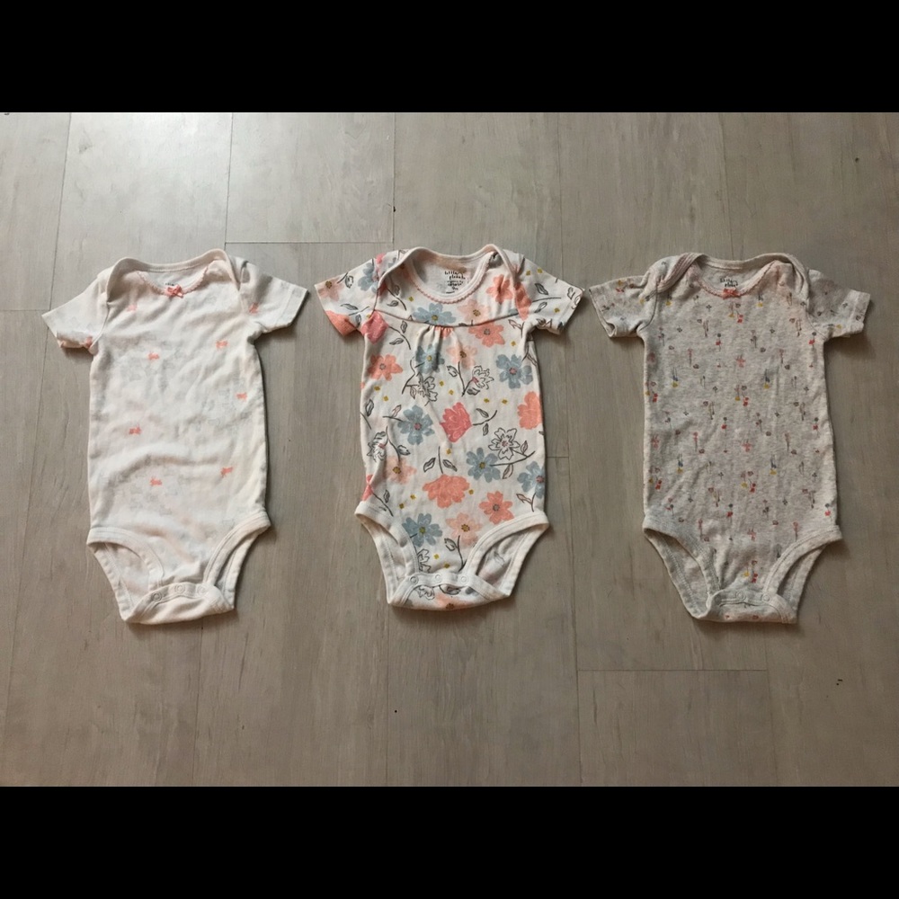 Carter’s onesies (3)